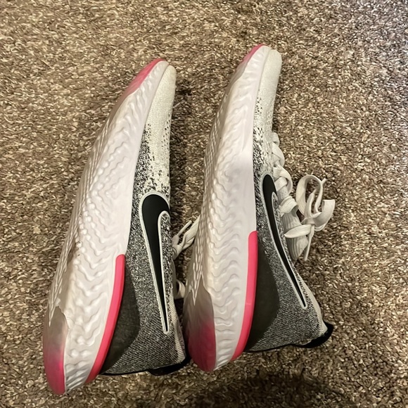 Nike womens epic react sneakers - Picture 5 of 5